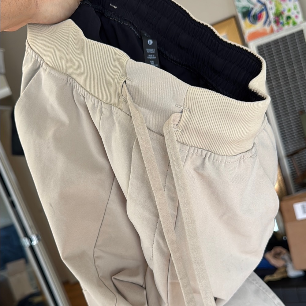 Lululemon Athletica Tan Beige Men’s Joggers